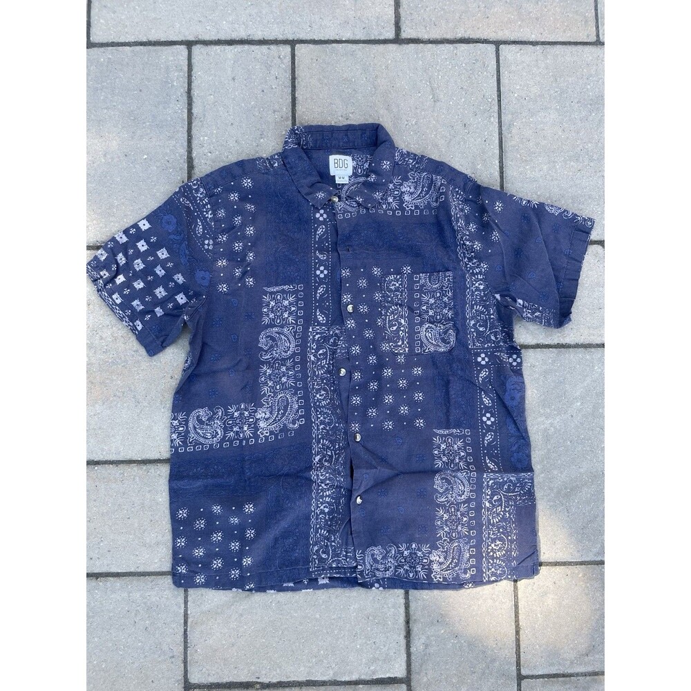 Urban Outfitters BDG Men's Short Sleeve ButtonUp Blue Paisley Design Size Medium